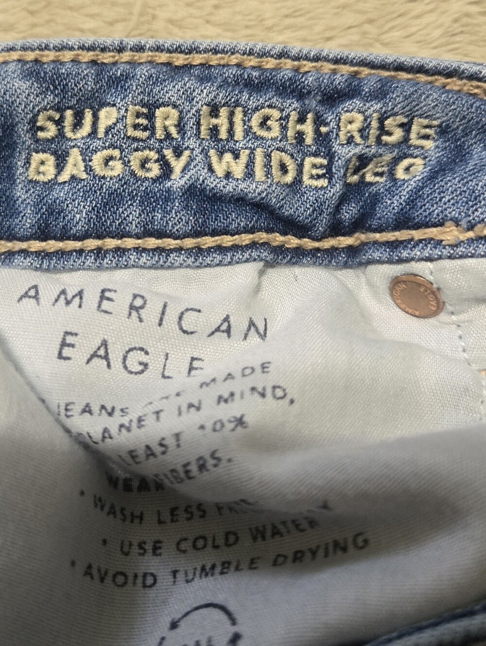 American Eagle Super High-Rise Baggy Wide Leg Jeans Womens Size 4 Short (28x27) - Picture 9 of 10